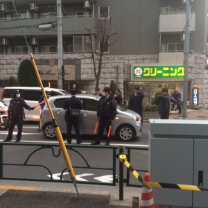 160304某交差点にて車内立て篭もり事件