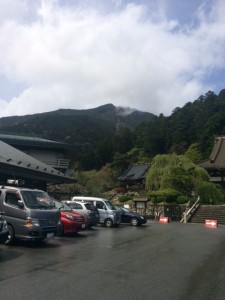身延山頂を望む